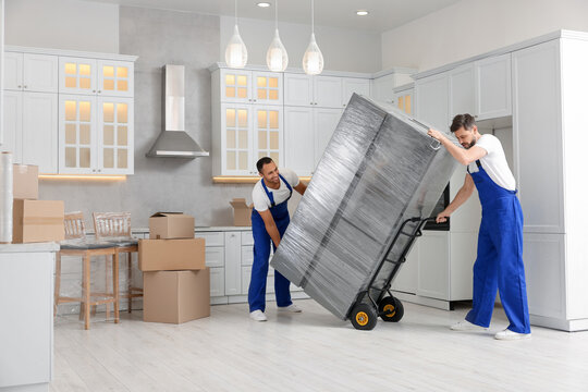 How Professional Movers Safely Navigate Stairs with Heavy Furniture